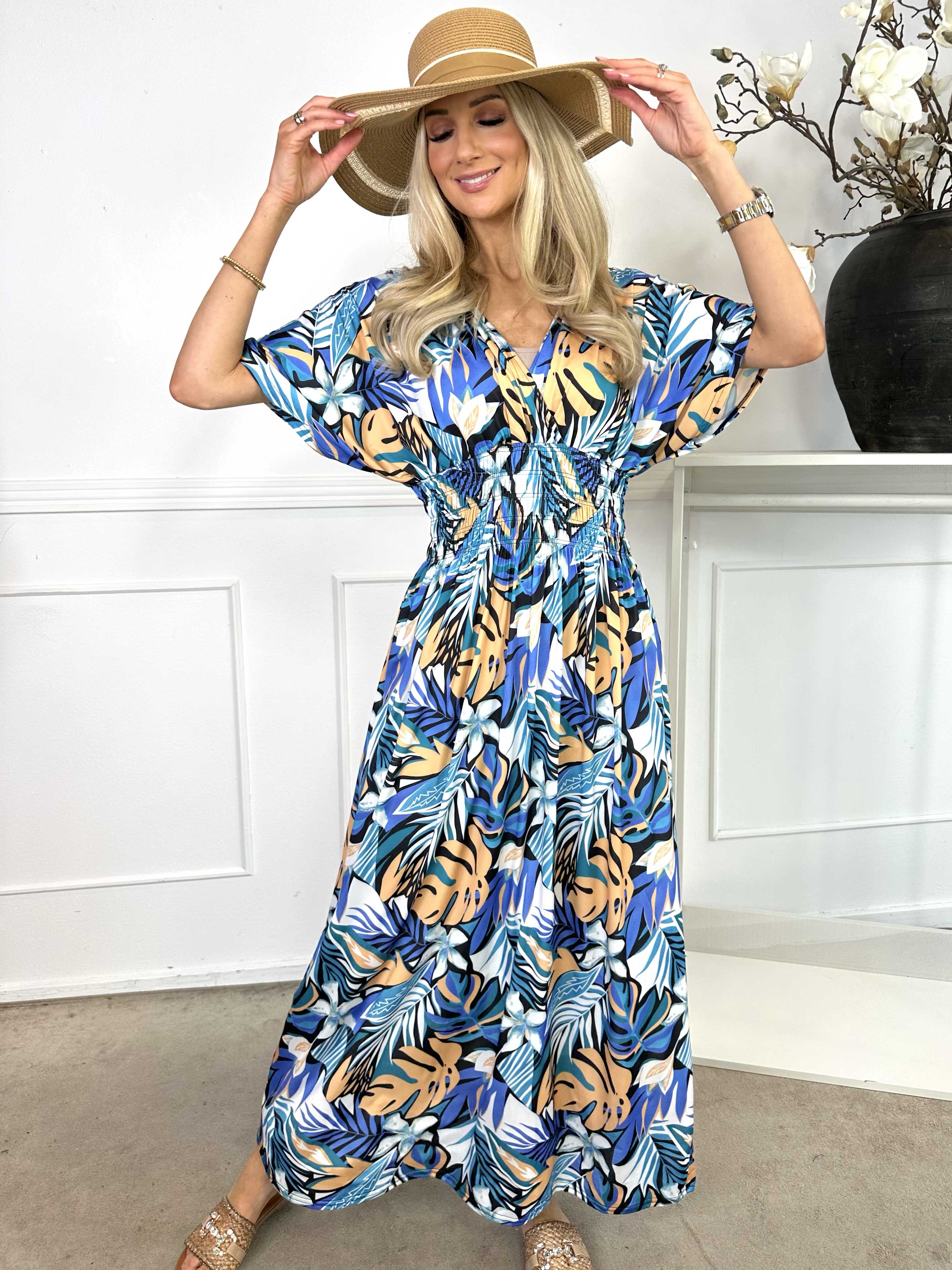 Pams Leaves - Lång elastisk klänning med bladmotiv och smockad midja